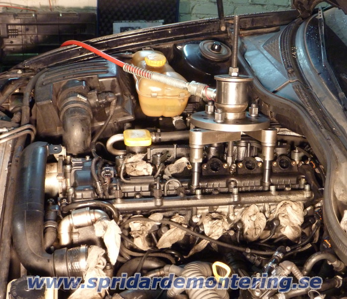 En skadad spridare tas ut ur Opel Omega 2.5 dti
                / BMW 525