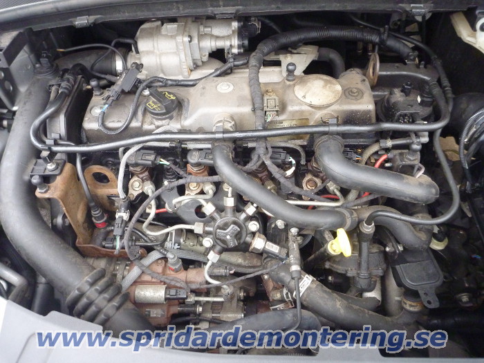 En skadad spridare tas ut ur Ford med 1,8 TDCI
                motor