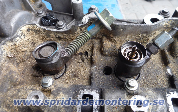 En bruten spridare tas ut ur Renault Trafic /
                Opel Vivaro 2010-2013 med 2.0 motor