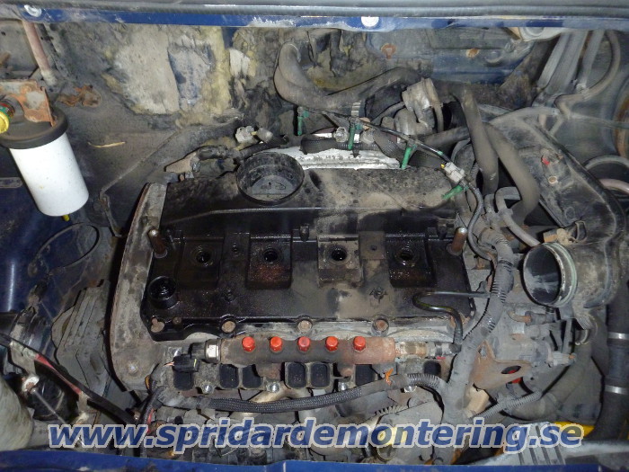 En skadad spridare tas ut ur Ford Transit 2.2
                och 2.4 TDCI