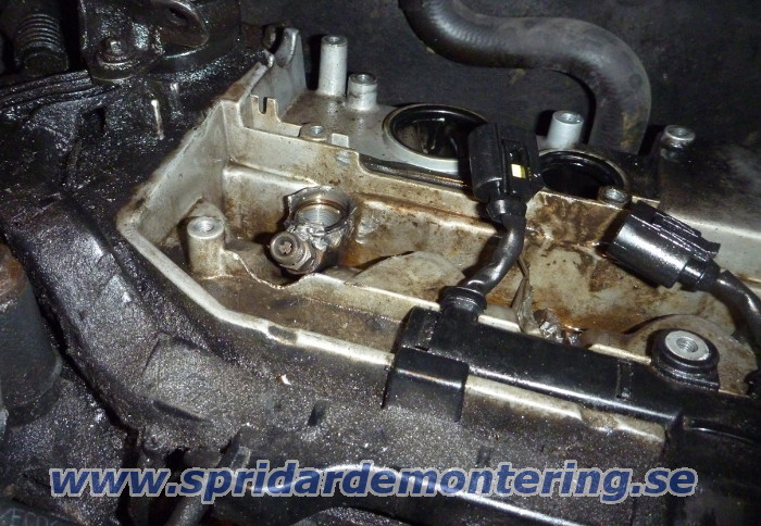 En bruten spridare tas ut ur Mercedes Vito med
                CDI motor