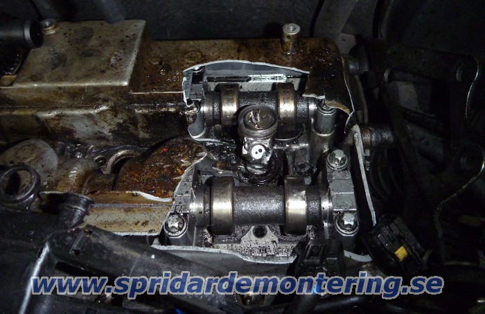 En bruten spridare tas ut ur Mercedes Vito med
                CDI motor