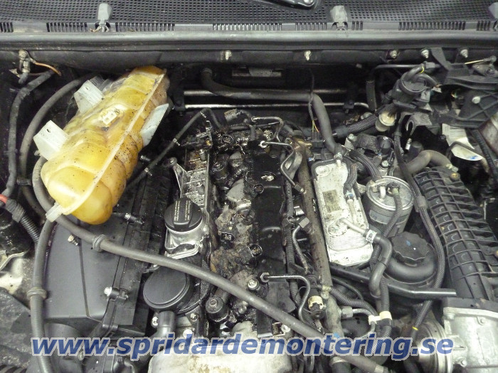 En skadad spridare tas ut ur Mercedes ML W163
                med 2.7 CDI motor