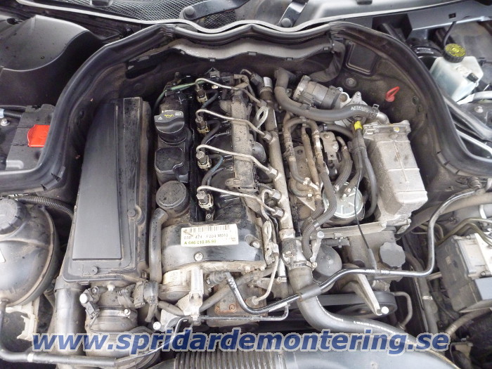 En skadad spridare tas ut ur Mercedes W204 med
                2.0 och 2.2 CDI motor