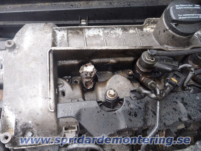 En svetsad spridare tas ut ur Mercedes W211 med
                CDI motor